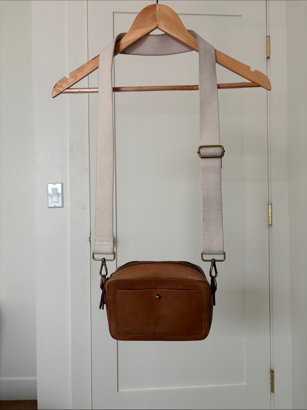 Madewell Classic Brown Leather Crossbody Bag with Adjustable Cream Strap